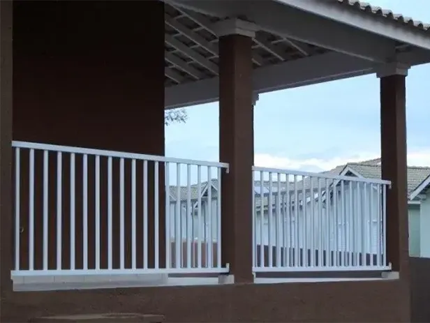 Instalação de Parapeito na Vila Polopoli