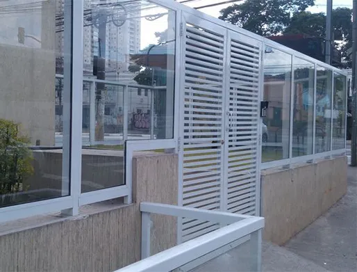 Instalação de Porta Social na Vila Polopoli