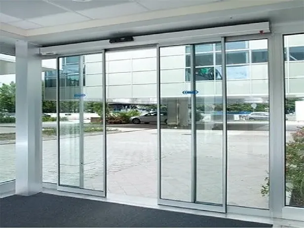 Manutenção de Porta Social na Vila Polopoli